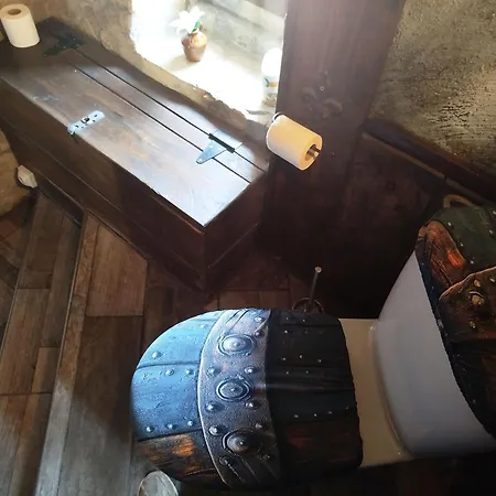 Bed & Breakfast Medievale, L'epee Du Roi Artur Avec Escape Game Servas (Gard)