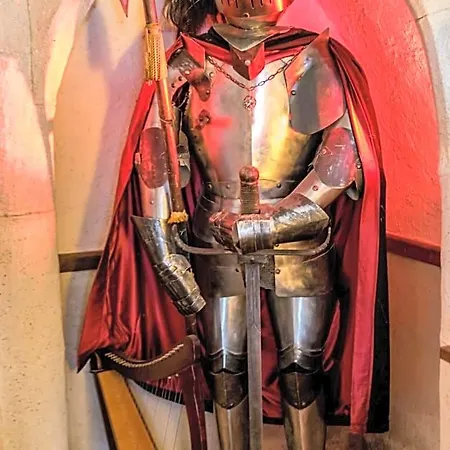 فندق مبيت وإفطار Medievale, L'epee Du Roi Artur Avec Escape Game