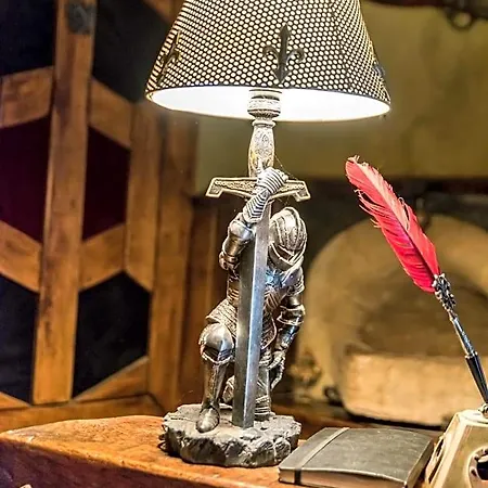 Medievale, L'epee Du Roi Artur Avec Escape Game 4*