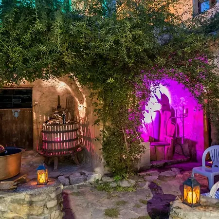Medievale, L'epee Du Roi Artur Avec Escape Game Bed & Breakfast