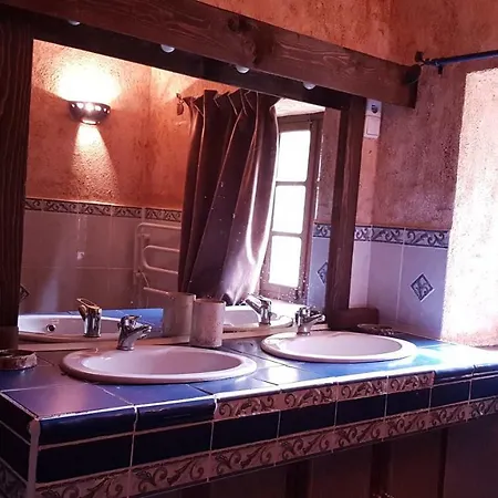 Medievale 40m2 D' Du Mas Fabregue Bed & Breakfast