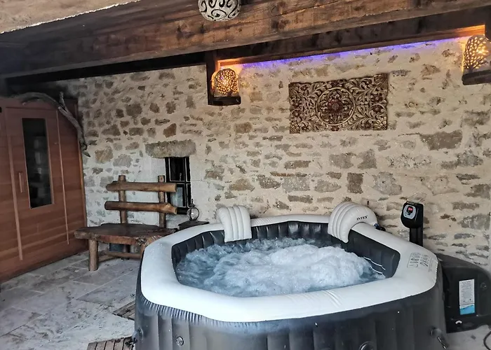 Medievale 40m2 D' Du Mas Fabregue Bed & Breakfast